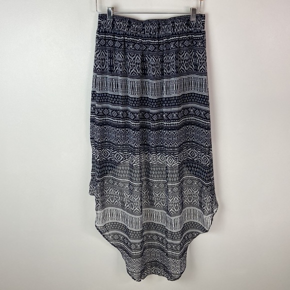 ✨3/$25✨ Maurices High Low Aztec Printed Skirt - XS - Picture 6 of 7
